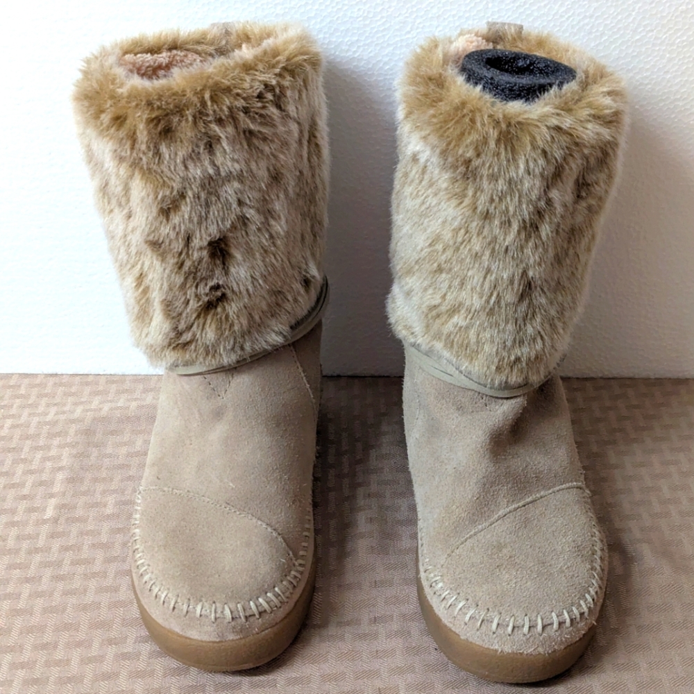 TOMS Nepal Suede, Faux Fur Tan Boots SIZE 7 used Very Good Condition Clean Soft.